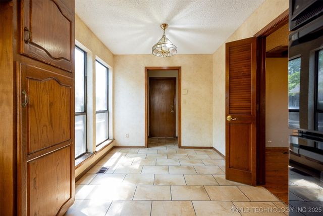 6243 S 87th East Avenue, Tulsa, OK 74133