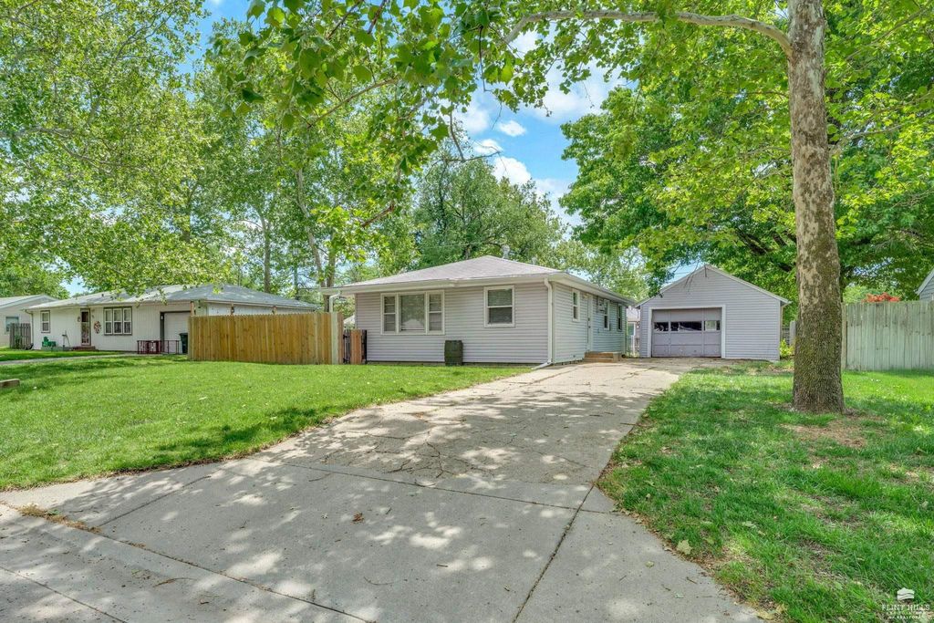 709 Frey Drive, Manhattan, KS 66502