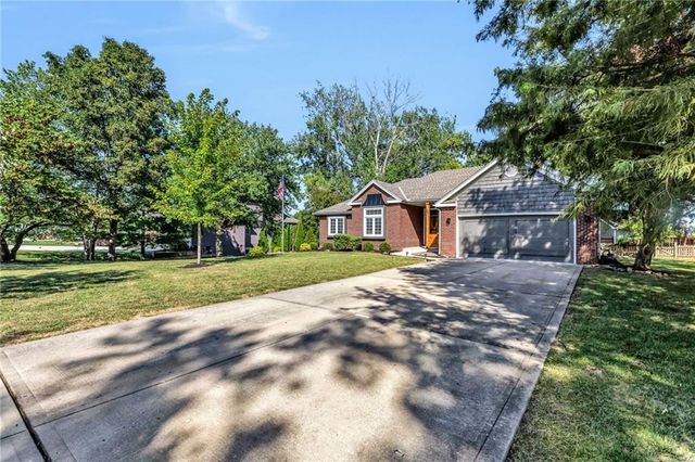 7803 NW Lynns Lane, Weatherby Lake, MO 64152