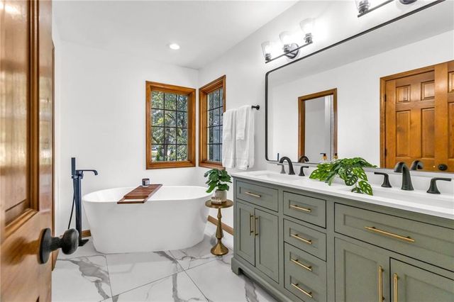 7803 NW Lynns Lane, Weatherby Lake, MO 64152