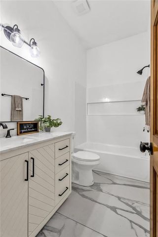 7803 NW Lynns Lane, Weatherby Lake, MO 64152