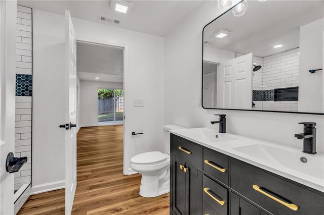 7803 NW Lynns Lane, Weatherby Lake, MO 64152