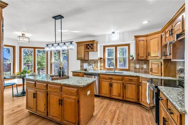 7803 NW Lynns Lane, Weatherby Lake, MO 64152