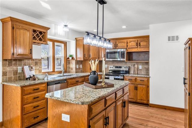 7803 NW Lynns Lane, Weatherby Lake, MO 64152