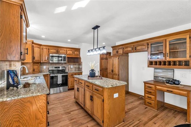 7803 NW Lynns Lane, Weatherby Lake, MO 64152