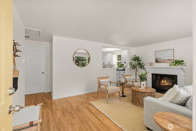 14032 Stone Avenue N, Seattle, WA 98133
