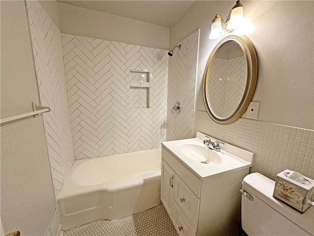 701 W 86th Street, Kansas City, MO 64114