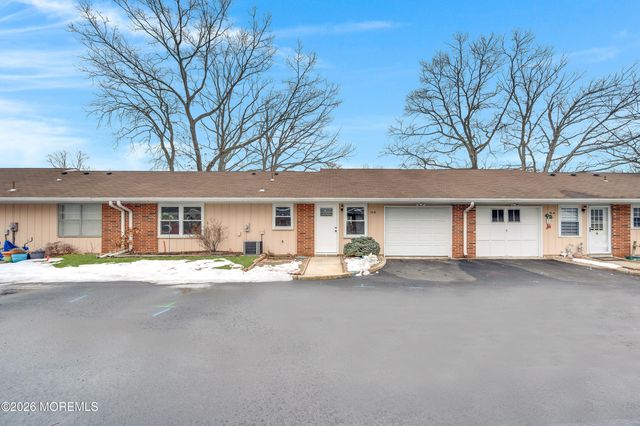 111B Edinburgh Lane, Lakewood, NJ 08701