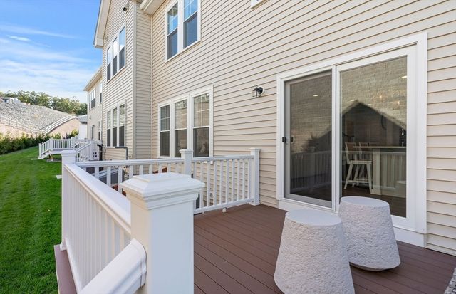 14 Emerald Run 62, Shrewsbury, MA 01545