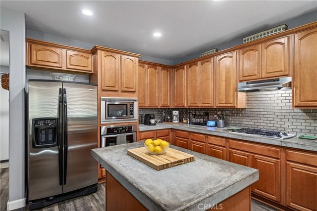 2155 Larimore Lane, Mentone, CA 92359