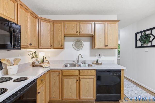 11641 Oak Rd, Chester, VA 23831