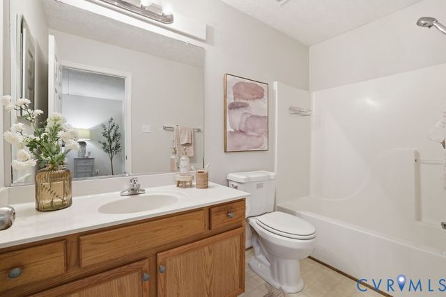 11641 Oak Rd, Chester, VA 23831