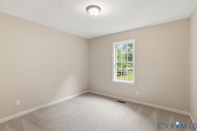 11641 Oak Rd, Chester, VA 23831