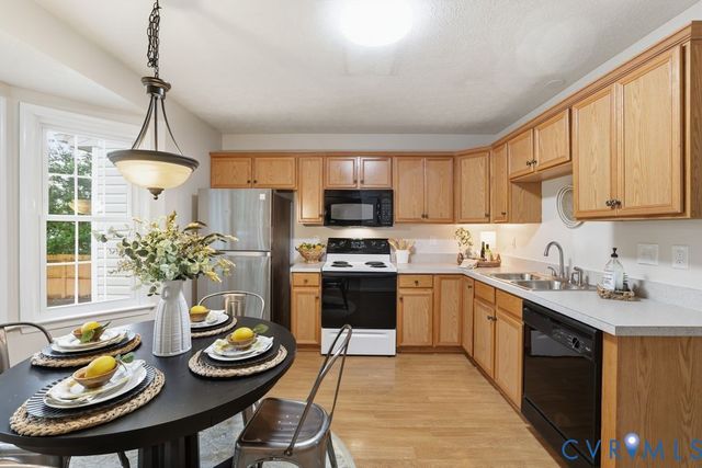 11641 Oak Rd, Chester, VA 23831