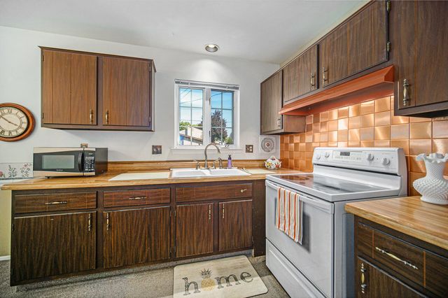 8843 NOTTINGHAM Drive, Ypsilanti, MI 48198