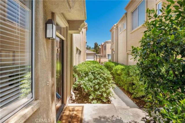 26939 Hillsborough Parkway 20, Valencia, CA 91354