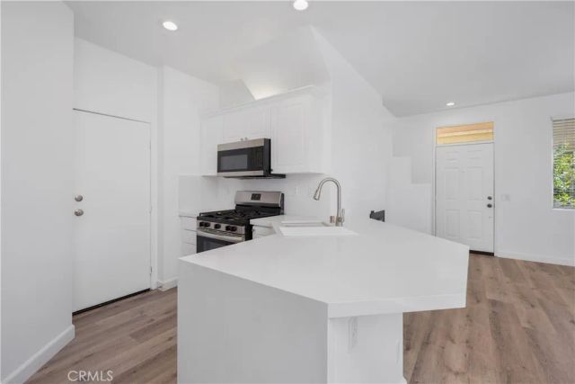 26939 Hillsborough Parkway 20, Valencia, CA 91354