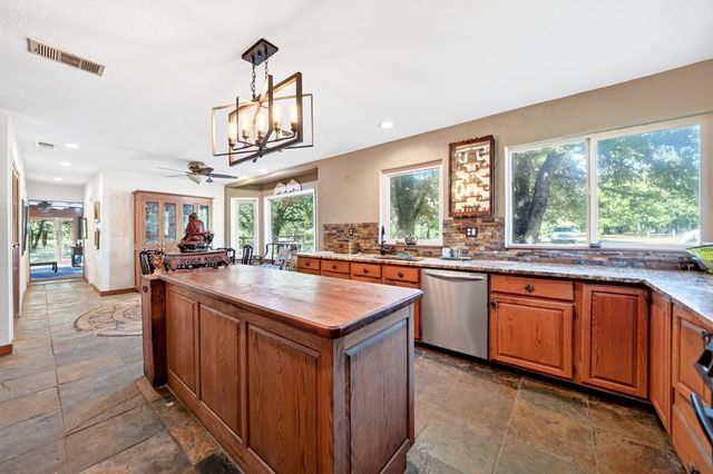 10148 Bluebonnet Drive, Scurry, TX 75158