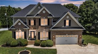 1735 30th Avenue Place NE, Hickory, NC 28601