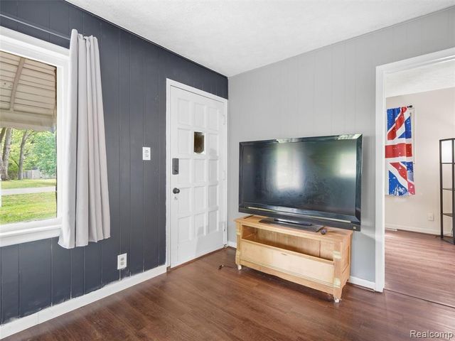 21184 Flanders Street, Farmington Hills, MI 48335