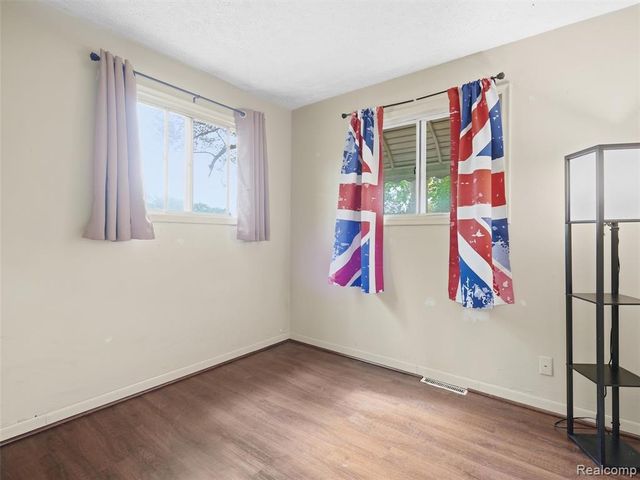 21184 Flanders Street, Farmington Hills, MI 48335