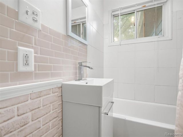 21184 Flanders Street, Farmington Hills, MI 48335