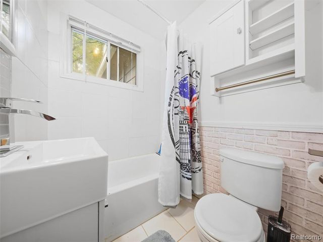 21184 Flanders Street, Farmington Hills, MI 48335
