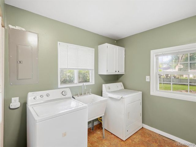 21184 Flanders Street, Farmington Hills, MI 48335