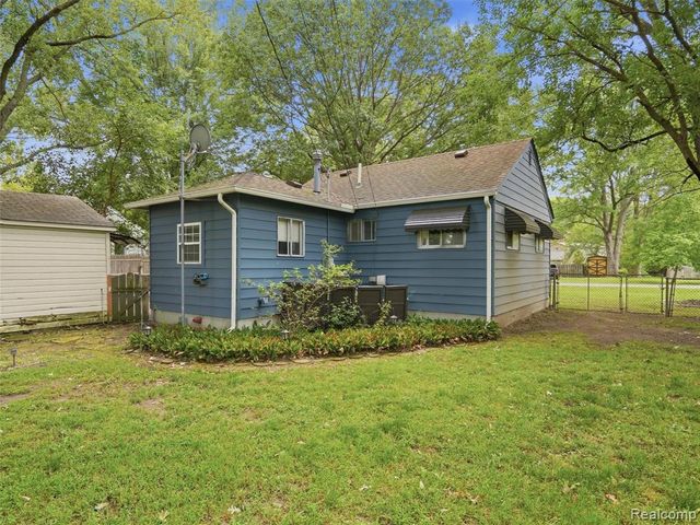 21184 Flanders Street, Farmington Hills, MI 48335