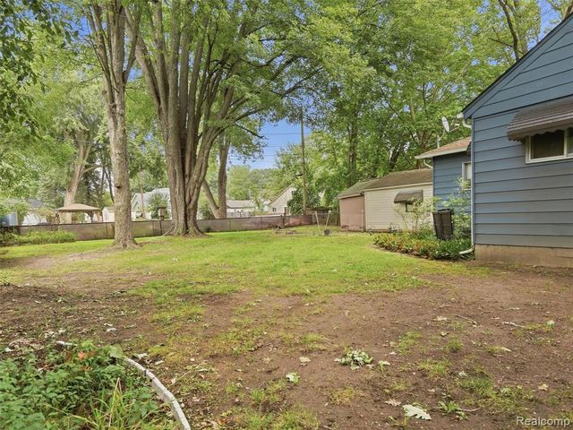 21184 Flanders Street, Farmington Hills, MI 48335