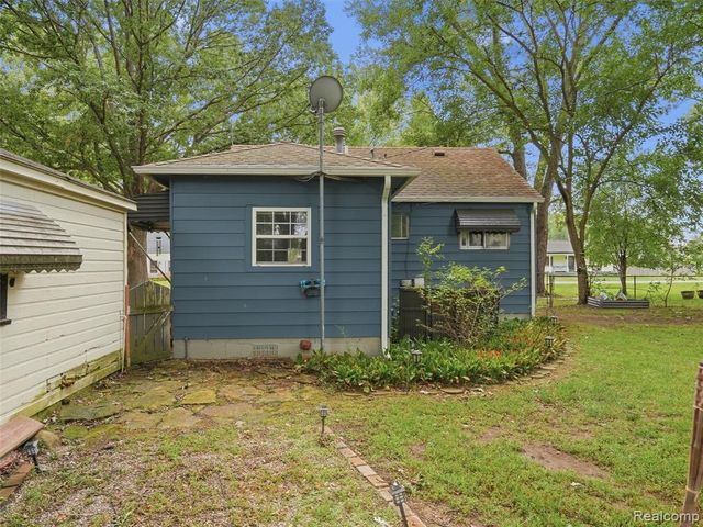 21184 Flanders Street, Farmington Hills, MI 48335