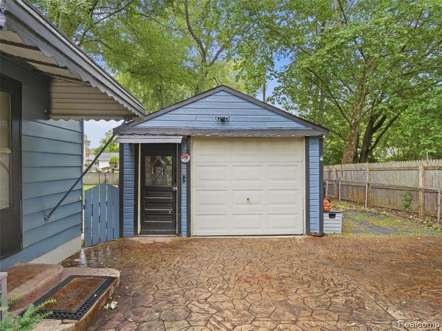 21184 Flanders Street, Farmington Hills, MI 48335