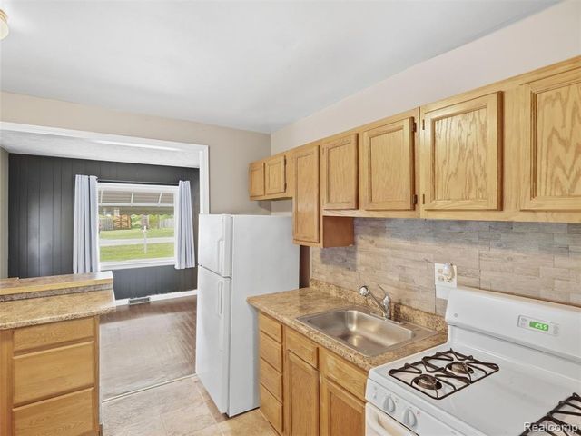 21184 Flanders Street, Farmington Hills, MI 48335
