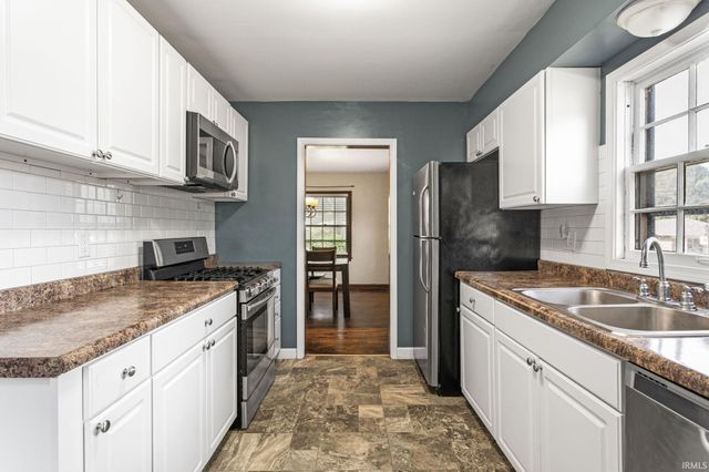 2718 S Locust Road, South Bend, IN 46614
