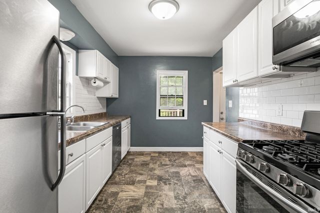 2718 S Locust Road, South Bend, IN 46614