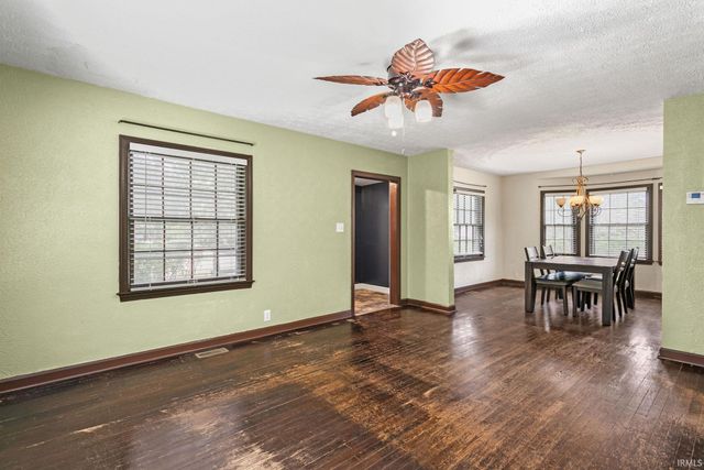 2718 S Locust Road, South Bend, IN 46614
