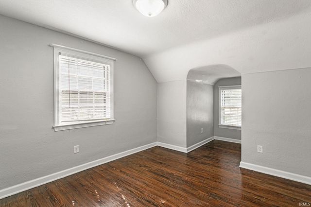 2718 S Locust Road, South Bend, IN 46614