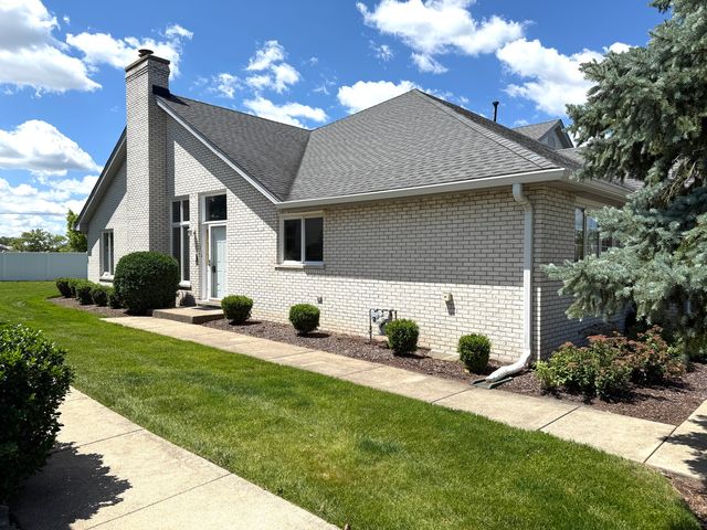 8821 Bluebird Drive, Tinley Park, IL 60487