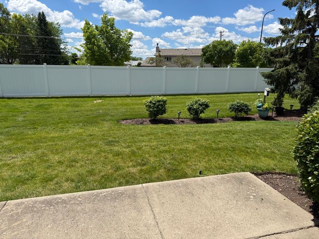 8821 Bluebird Drive, Tinley Park, IL 60487