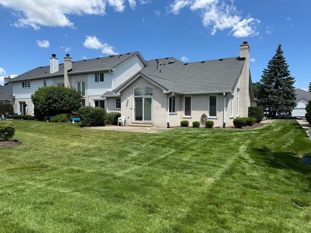 8821 Bluebird Drive, Tinley Park, IL 60487