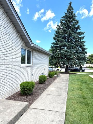 8821 Bluebird Drive, Tinley Park, IL 60487