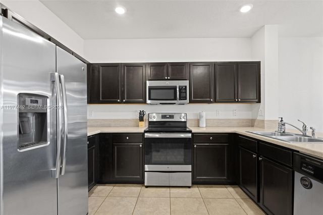 2380 NE 1st St, Homestead, FL 33033