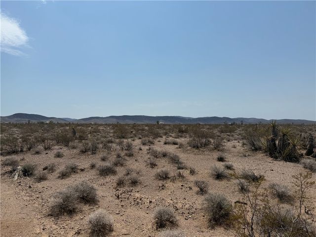 11437 W Maverick Drive, White Hills, AZ 86445