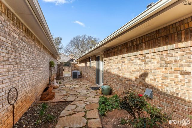 2424 MARIKA CIRCLE, Wichita Falls, TX 76308