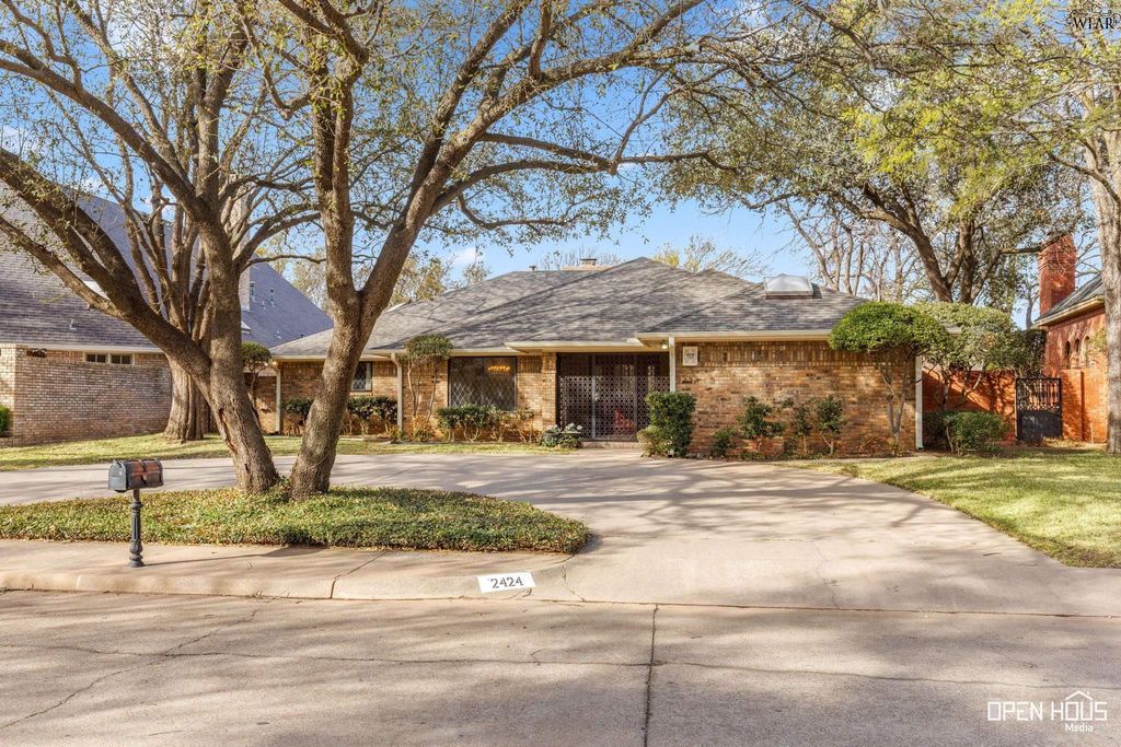 2424 MARIKA CIRCLE, Wichita Falls, TX 76308