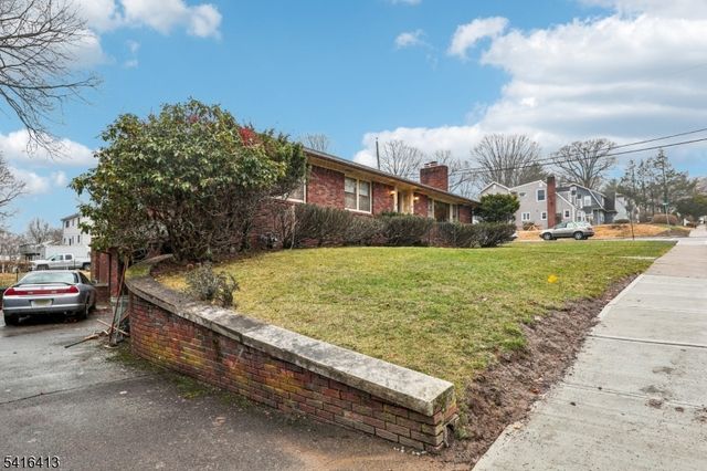 84 Squaw Brook Rd, North Haledon Boro, NJ 07508