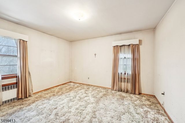 84 Squaw Brook Rd, North Haledon Boro, NJ 07508