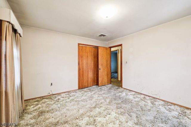 84 Squaw Brook Rd, North Haledon Boro, NJ 07508