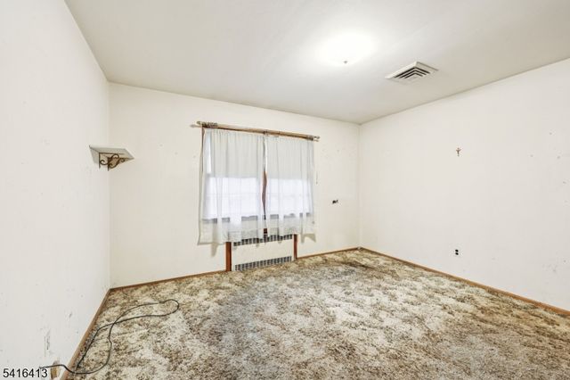 84 Squaw Brook Rd, North Haledon Boro, NJ 07508