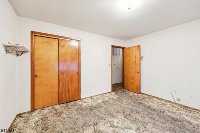 84 Squaw Brook Rd, North Haledon Boro, NJ 07508